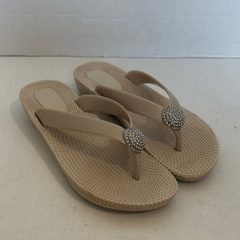 Sophie Sue PLATFORM Elegant BEIGE Flip-Flops with Rhinestone Accent size 7